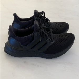TRIPLE BLACK ULTRABOOST 1.0